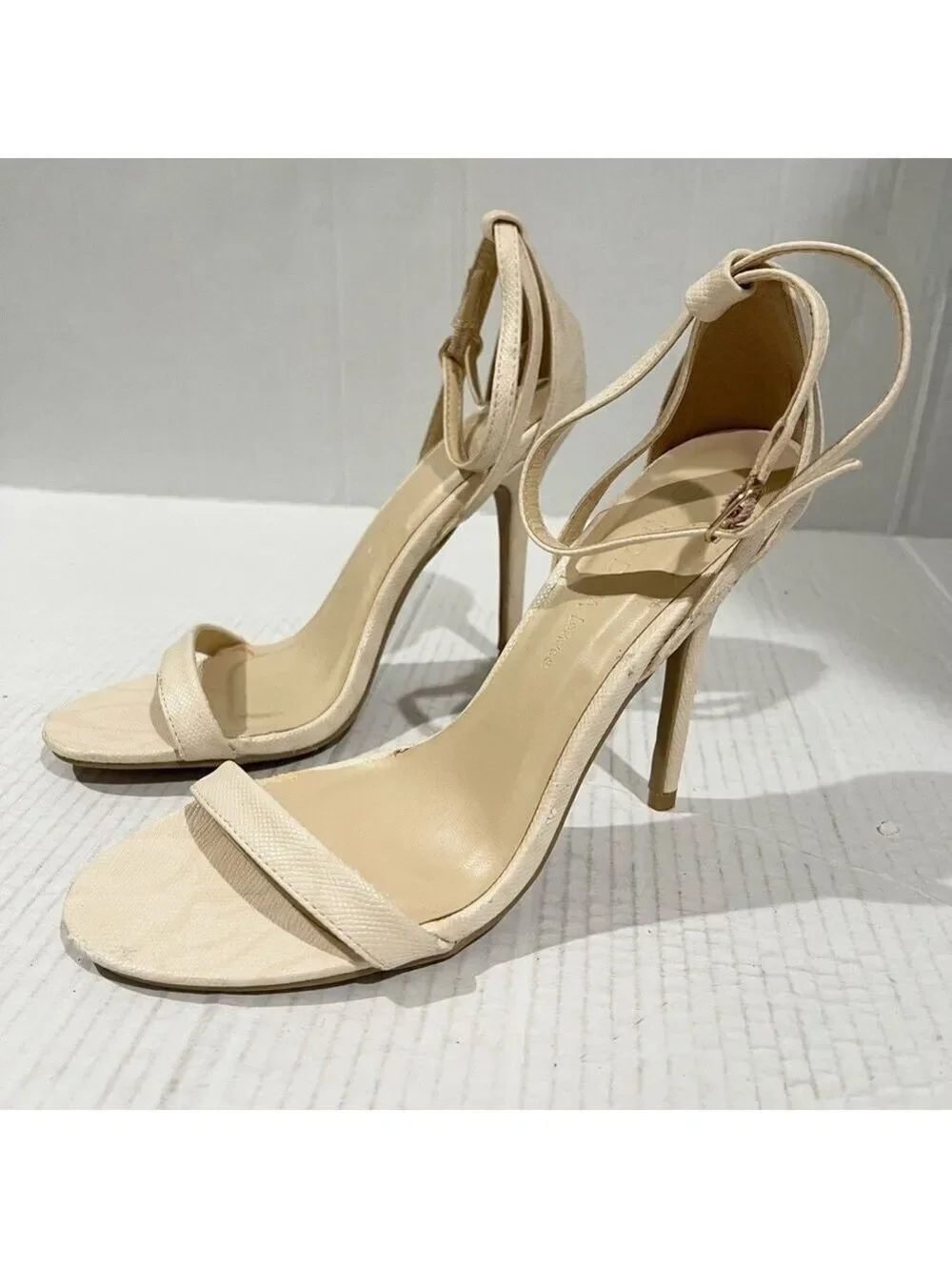 Women’s Wild Diva Lounge Beige Snake Print High Heels Size 8 US!